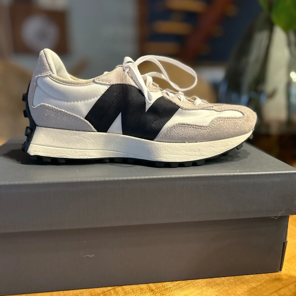 NEW BALANCE 327 Women's Sneakers Shoes White with Black 7.5 - Picture 4 of 14